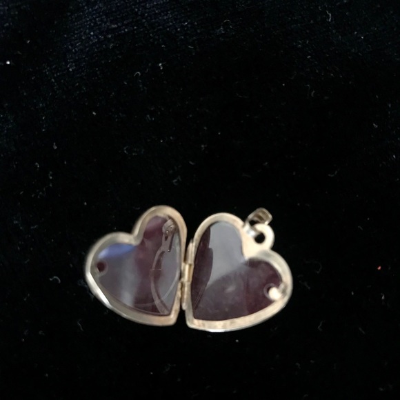 Small Locket - Picture 2 of 4